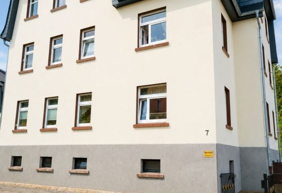 Historisches Natursteinhaus bei Aue im Erzgebirge nach der Mauertrockenlegung